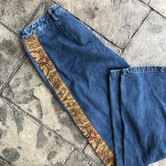 Vintage Denim - Unique Embroidered Mom Jeans